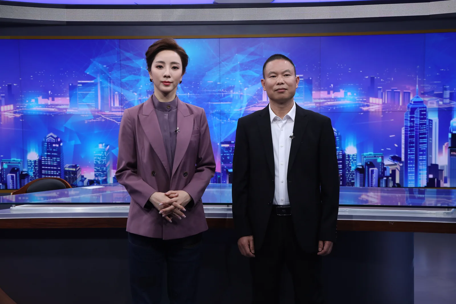 央视《崛起中国》第322期演播室合影